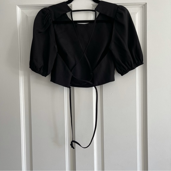 Lulu’s Subtle Flirt Black Puff Sleeve Lace-up Crop Top - Picture 9 of 10